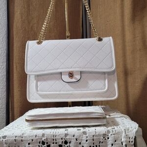 NWOT White Quilted Vegan Leather Shoulder Bag with Gold Chain Strap & Wrisklet